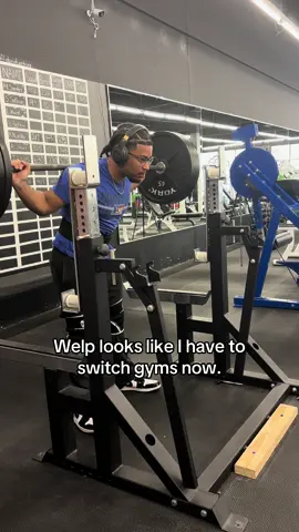 “I can’t even feel my legs no more” 😭#fails #powerlifting #GymTok 