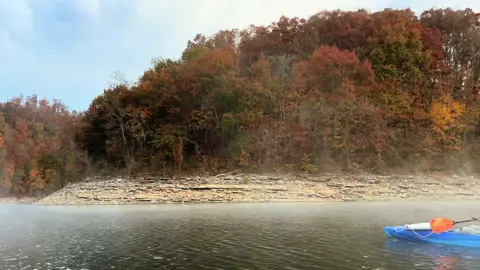It won’t be too long before we start seeing this view again!! 🍂  Who is ready for fall foliage, cozy clothes and their favorite warm drink on a crisp autumn morning?!! These chilly mornings lately have me day dreaming about the fog rolling across the water, leaves of every color falling to the water and a chill on my face as we paddle to The Queen. Here’s to beautiful Tennessee in all seasons 🤩  #tennessee #fallaesthetic #travel #kayaking #autumn 