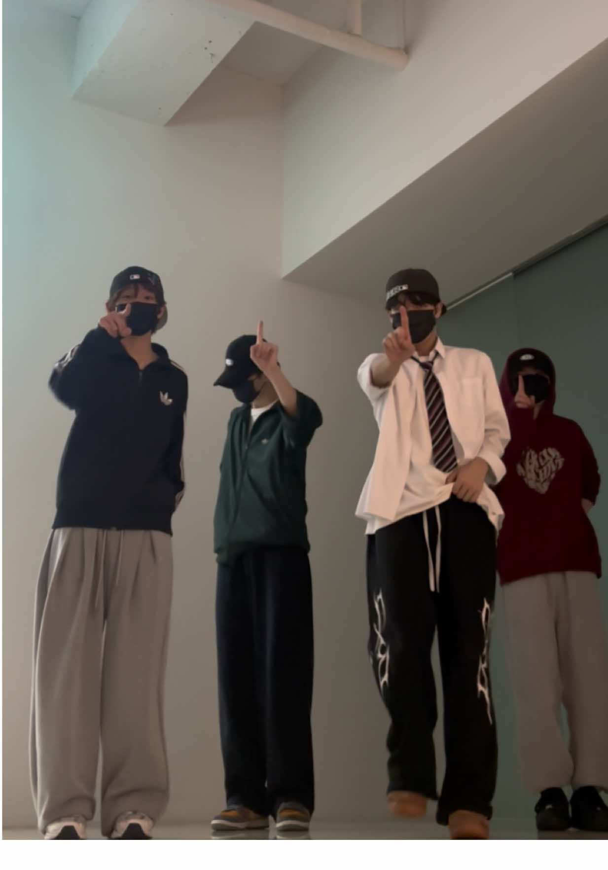 🦁 요즘 저희는 피곤하거나 집중이 안 될 때 짧은 챌린지 안무를 만들어 즐기고 있어요!🍀 이번엔 제가 만든 챌린지 어때요❓ 여러분도 많이 커버해주시면 너무 행복할 것 같아요💙 🐥⛄️🦁🐶 #빈지노 #Aquaman #추천 #connectummboys  #theconnectummtrainee 