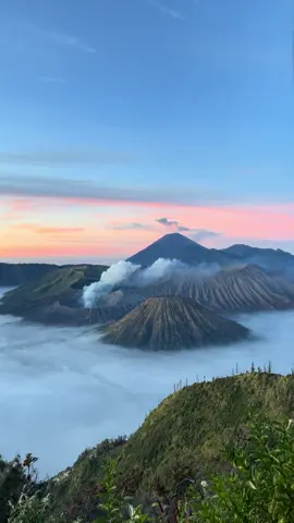 indahnya ciptaanmu #bromotenggersemeru #bromo #bromotour #bromomountain #pasuruan #pasuruanjawatimur #jawapride #jawatengah #fypage #fypdong #sadewok #sadewoksabar #viralvideo #keindahanalam #keindahan #lagujawa #lagujowo #lagujowohits #pekalonganpride 