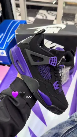 R4 negras moradas 💜🖤 #retro4 #morado #💜#💜🖤 #nike 