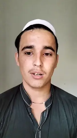 ضلع مہمند پولیس کا سوشل میڈیا پر فحاشی پھیلانے والوں کے خلاف کریک ڈاؤن کا آغاز، ایک ٹک ٹاکر گرفتار۔  ڈسٹرکٹ پولیس آفیسر مہمند اکرام اللہ خان PSP کی خصوصی ہدایات پر ضلع بھر میں سوشل میڈیا خصوصاً ٹک ٹاک پر فحاشی پھیلانے والوں کے خلاف سخت کریک ڈاؤن کا آغاز کردیا گیا ہے۔ اسی سلسلے میں ڈی ایس پی سرکل یکہ غنڈ دلفراز خان کی نگرانی اور ایس ایچ او اسرار خان کی قیادت میں پولیس ٹیم نے کامیاب کارروائی کرتے ہوئے ایک مشہور ٹک ٹاکر امید ولد ارشد خان سکنہ میچنئی مثل کور کو حراست میں لیا۔ مذکورہ شخص ٹرانسجینڈر افراد کے ساتھ غیر اخلاقی ویڈیوز بنا کر سوشل میڈیا پر وائرل کرتا تھا، جس سے معاشرے میں منفی اثرات پیدا ہو رہے تھے۔ پولیس نے ملزم کو تھانہ منتقل کر کے (تربیتی و اصلاحی آگاہی) فراہم کی، اس موقع پر ملزم نے اپنی غیر اخلاقی سرگرمیوں پر معافی مانگی اور آئندہ ایسے کسی عمل میں ملوث نہ ہونے کا تحریری عہد کیا۔ ڈی پی او مہمند اکرام اللہ خان PSP نے کہا کہ سوشل میڈیا پر فحاشی، غیر اخلاقی مواد اور معاشرتی اقدار کے خلاف جانے والوں کو کسی صورت برداشت نہیں کیا جائے گا، پولیس ایسے عناصر کے خلاف بلا امتیاز کارروائیاں جاری رکھے گی۔ انہوں نے عوام سے بھی اپیل کی کہ وہ معاشرے کے مثبت اقدار کے فروغ میں پولیس کے ساتھ تعاون کریں اور نوجوانوں کو سوشل میڈیا کے تعمیری استعمال کی طرف راغب کریں۔ #MardanRegion #police #cops 