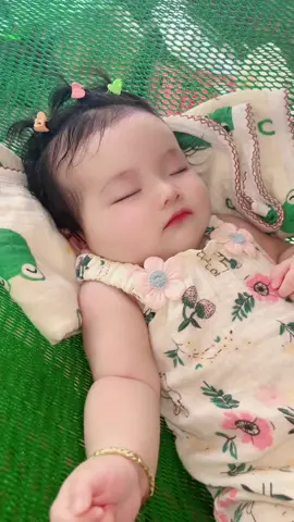 គេងញញឹមរហូតកូន🥰