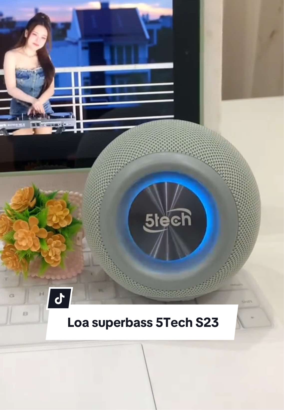 Loa bluetooth 5TECH S23 tuy nhỏ nhưng nghe cực kì to, có màng loa bass cộng hưởng nên chơi tốt các thể loại nhạc, gọn gàng cầm nắm thích lắm luôn, ưng nhaaa!! #loabluetooth #loa5techs23 #toanreview92 #xuhuong #tiktokshop99bigsale 