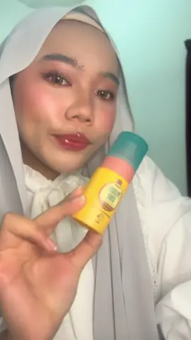 sukaaaa gila setting spray ni! it made my makeup last through the heat, oiliness and sweat🥺 harga pun sangat afforable babes! #sobella #sobellasettingspray 