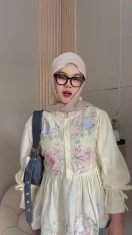 Produknya secantik itu cepet banget sold nya sampe mibi baru try on sekarang🥹💗✨ #promoguncang99 #ootdfashion #OOTD #outfitinspo #ootdhijabstyle 