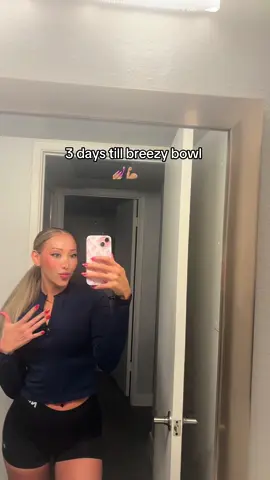 Breezy Bowl nails secured. 3 more days till @chrisbrownofficial #chrisbrown #chrisbrownofficial #breezybowl 