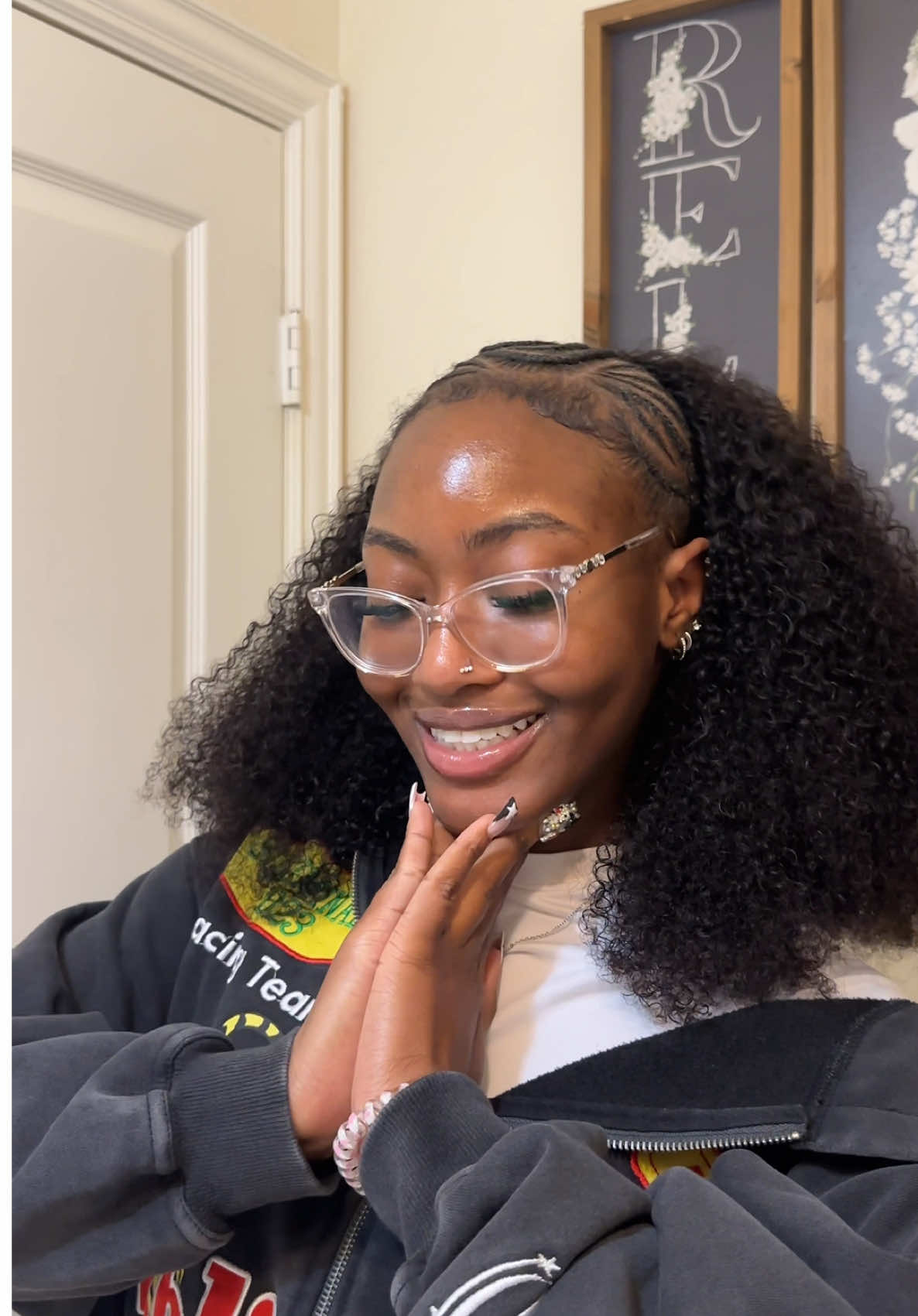 get unready with me! skincare + mini chat about school so far🧴📚#skincareroutine #skincare #getunreadywithme #collegetips #medicube #nighttimeroutine #glassskin #backtoschool 