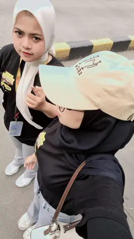 ga sengaja outfit kita sama🫣 #familygathering  #karawangbandung 