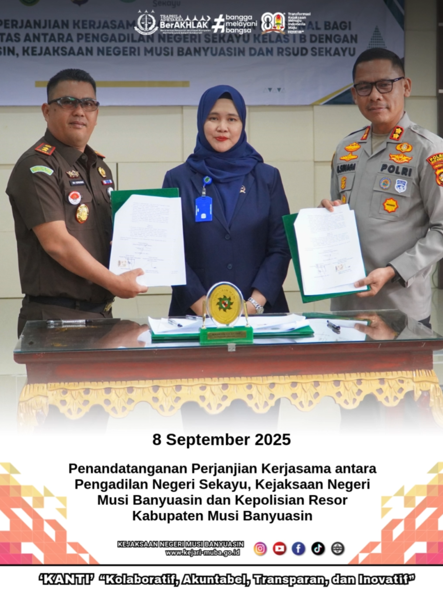Senin, 08 September 2025, Sekira Pukul 09:00 WIB, Kejaksaan Negeri Musi Banyuasin melakukan Penandatanganan Perjanjian Kerjasama antara Pengadilan Negeri Sekayu, Kejaksaan Negeri Musi Banyuasin dan Kepolisian Resor Kabupaten Musi Banyuasin Tentang Peningkatan Penyediaan Layanan Disabilitas Dalam Proses Peradilan di Kabupaten Musi Banyuasin. Bahwa kegiatan ini dihadiri oleh Kepala Kejaksaan Negeri Musi Banyuasin Bapak Aka Kurniawan,S.H.,M.H., Ketua Pengadilan Negeri Sekayu Ibu Silvi Ariani,S.H.,M.H., Kepala Kepolisian Resor Kabupaten Musi Banyuasin Bapak AKBP God Parlasro Sinaga,S.H.,S.I.K.,M.H., Kepala Seksi Tindak Pidana Umum Bapak Didi Aditya Rustanto,S.H.,M.H. Bahwa Kegiatan ini menjadi tonggak penting dalam upaya memberikan pelayanan hukum dan perlindungan hak asasi yang lebih inklusif bagi penyandang disabilitas. Dengan adanya kerja sama lintas lembaga ini, diharapkan proses penilaian personal terhadap penyandang disabilitas dapat berjalan lebih objektif, komprehensif, serta berlandaskan prinsip-prinsip keadilan dan kesetaraan. @kejaksaan.ri @kejatisumateraselatan #kejaksaanri #kejatisumateraselatan #kejarimuba #wbk2025 #kantikejarimuba #kejarimubakantimasyarakat #kemenpanrb