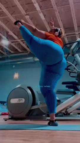 Big girls aren’t flexible 🤕🥴   #thicktok #flexible #stretching #wlw #gym