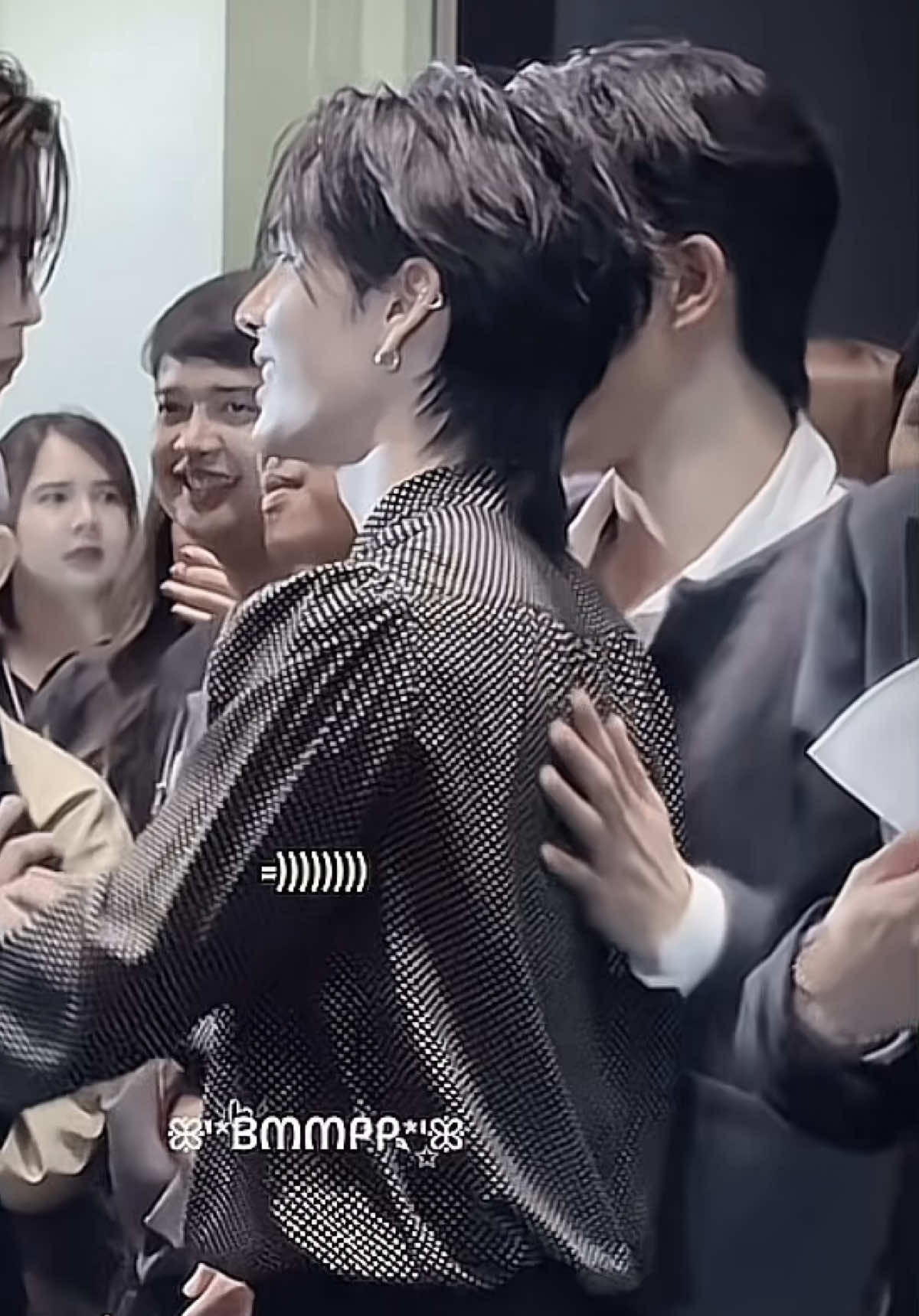 “Anh có hay ghen hong?” “Anh bình thường.” =)))))))) #perthsanta #perthtanapon #santapp #perthppe #santapongsapak 