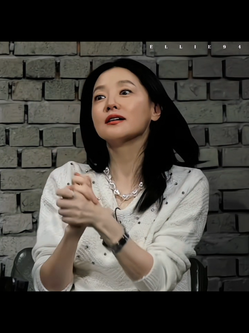 Our beautiful actress Lee Young-Ae, still looking so elegant and classy though she's a bit tipsy. 🫣🫣🥰🥰 #zzanbro #walkingonthinice  #eunsoosgoodday #leeyoungae #이영애 