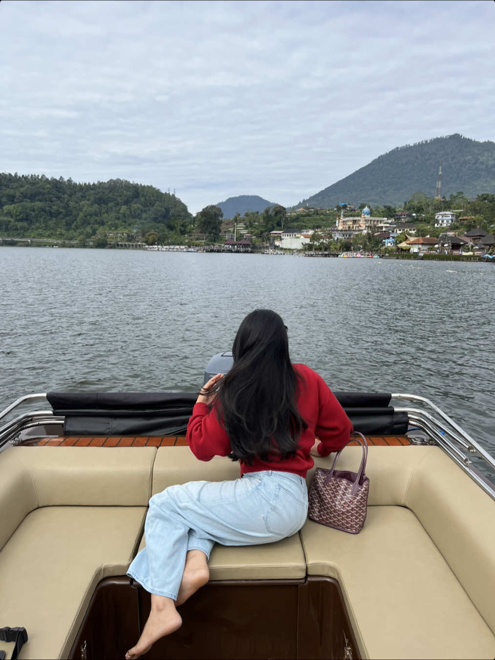 Boat ride di bedugul 🚤.  #bedugul #bali #boat #glamping #sanctua 