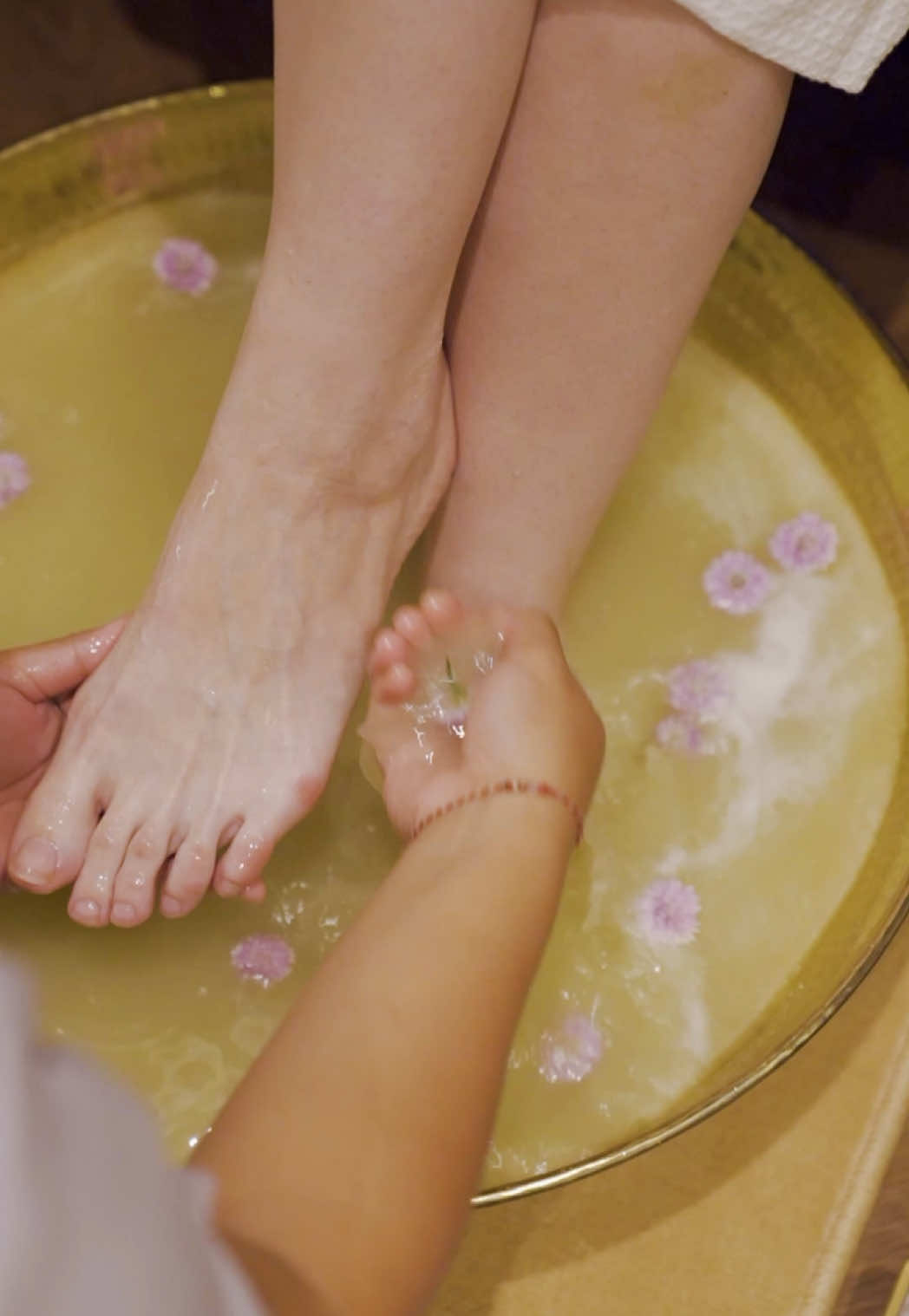 Because Relaxing is essential . #MontLEvan #LuxurySpa #LuxurySpaSurabaya #socialbread 