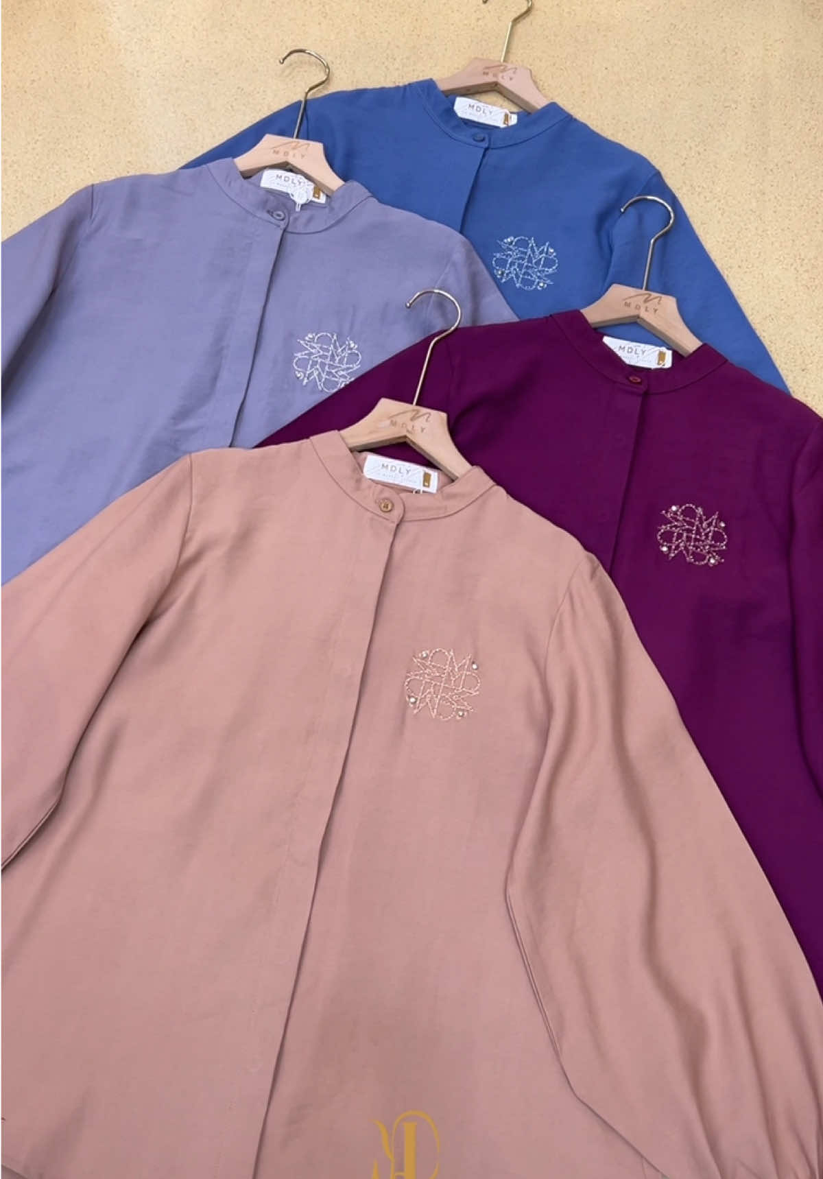 Hello your next daily outfit, Clea Lux Shirt! 💞 Effortless & unik dengan aksen charm di back 💫