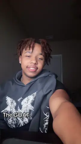 Which one you seeing first right arm out the hoodie or left #fyp #viral #blowthisup #relatable #zaitoofunny 