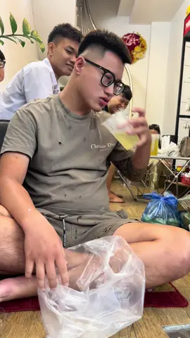 Hà Nội ngày mưa… Anh không đi mưa nhưng áo anh vẫn ướt 😂#laothuvietnam #xuhuong #trend #fyp #funny 