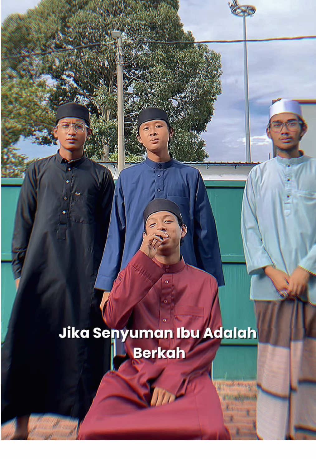 Senyuman ibuku membawa keberkatan, seyumanmu mengajakku ke pelaminan😁 #budaktahfiz #maahadtahfiz #santri #fyp #trend 