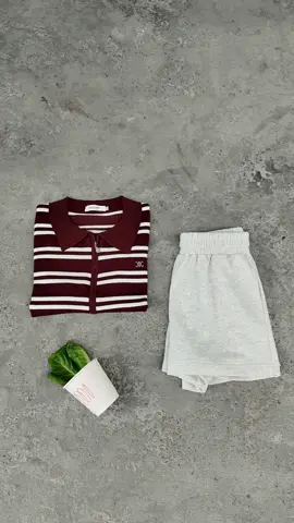 🥬Easy stripes, easy style — crafted in soft knit with playful double zips avo mory line polo🍎 exclusive on tiktok 9.9 เสื้อโปโลดีเทล 2 ซิป รุ่นนี้เพิ่มดีเทลด้วยผ้าไหมพรมลายทาง ใส่ยังไงก็ไม่มีตกเทรนด์แน่นอนค่า ทำให้แต่งตัวสนุกมากขึ้น double zips ทำให้ครีเอทได้หลายสไตล์ มีติดตู้ไว้แต่งตัวสนุกขึ้นแน่นอนค่า  color : cream / navy / brown  #unboxing #avoknitwear #tiktokshopช้อปกันวันเงินออก #tiktokexclusive 