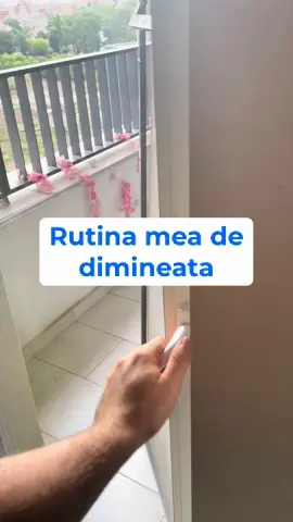După ce mă trezesc, îmi place să ies 5 minute pe balcon. Beau un pahar mare de apă, apoi citesc 10 pagini dintr-o carte bună.  E modul meu de a începe ziua cu claritate și disciplină. Apoi mă așez la birou și incep sa lucrez. Pare simplu, dar tocmai asta face diferența: consecvența în lucrurile mici. 👉 Care e rutina ta de dimineață? #slabire #stildeviatasanatos 