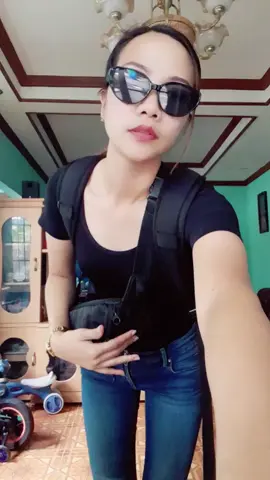 yung dumaan klng nman nag sitinginan mga college student. like? padaan lng c teta😅