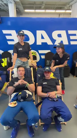 เมื่อหนุ่มๆแข่งรถเหนื่อย พริตตี้สาวอย่างพวกเราก็ต้องเชียร์