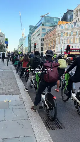 may the odds be ever in your favour 🦅 I love how everyone has picked up cycling now #tubestrikes #tubestrikes2025 #londontube 