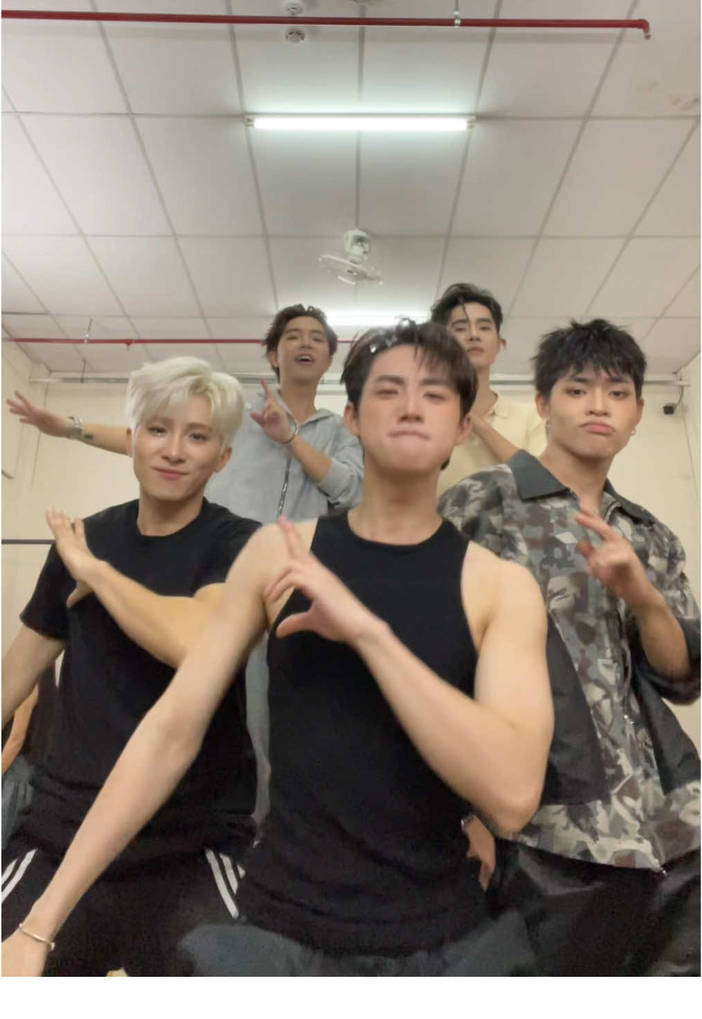 Đôn chề hết cho tôiiiiii #congb #asiix #anhtraisayhi #dance 