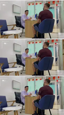 Drtun đang tư vấn thân chủ ngoại quốc về liệu pháp huyết tương giàu tiểu cầu .#coxuongkhop #trending #danang #YHocTheThao 