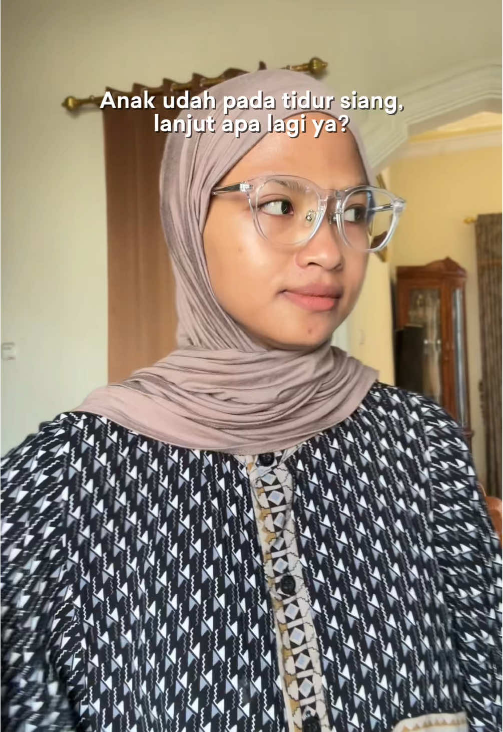 Suka tiba2 nge-blank dan berujung bocil keburu pada bangun😫 Absen siapa disini yang suka bingung dan ujung-ujungnya scroll sosmed🫵🏻 #relatablemomcontent #iburumahtangga #momlife #irtproduktif #fyp 