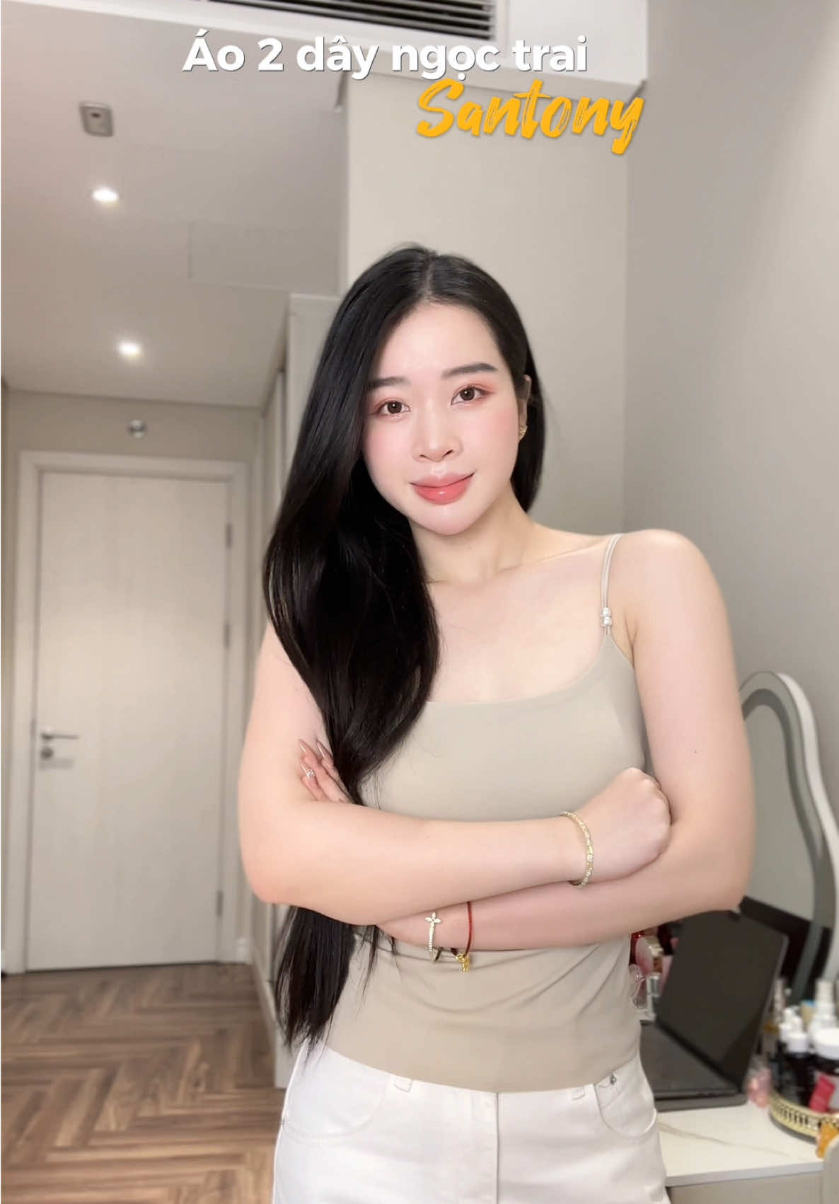 Chiếc áo 2 dây phối được nhiều outfit |#gocthoitrang #thoitrangnu #santony #santonyvietnam 