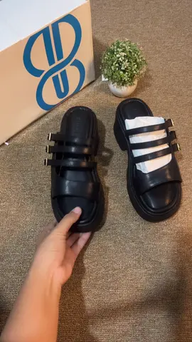 wah pecinta wedges wajib punya sih 🔥🔥🥵🥵#racuntiktokshop #sendalbluebells #klikkeranjangkuning #bluebells 