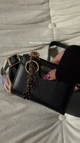 Ang ganda diba 🖤#secosanawallet #blackwallet #bifoldwallet @secosanaph #everydaywallet 