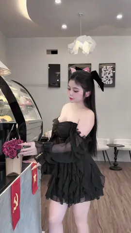 “ Nếu có một việc nhất định phải làm. Hãy yêu bản thân mình trước đã.  Dù nở hay không hoa vẫn là hoa🌺“#fyp #vayxinh #xuhuong #lyvyshop2109 