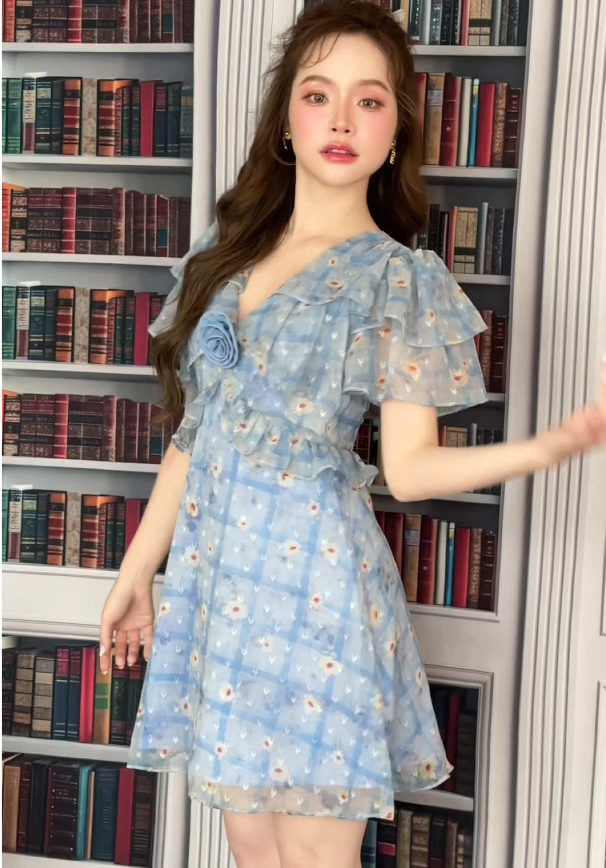 ความสดใสของโลกใบนี้มาแล้ว~ 🌸🫶🏻 น้อง Lucia Florence Minidress เวอร์ชั่นใหม่! รอบนี้เดบิ๊วท์ผ้าใหม่ สีสดใสเวอร์ เทคเจอร์ผ้าคือทัชใจ💕 ✨Color : Purple,Pink,Blue  ✨Size : XS S M L XI 2XL