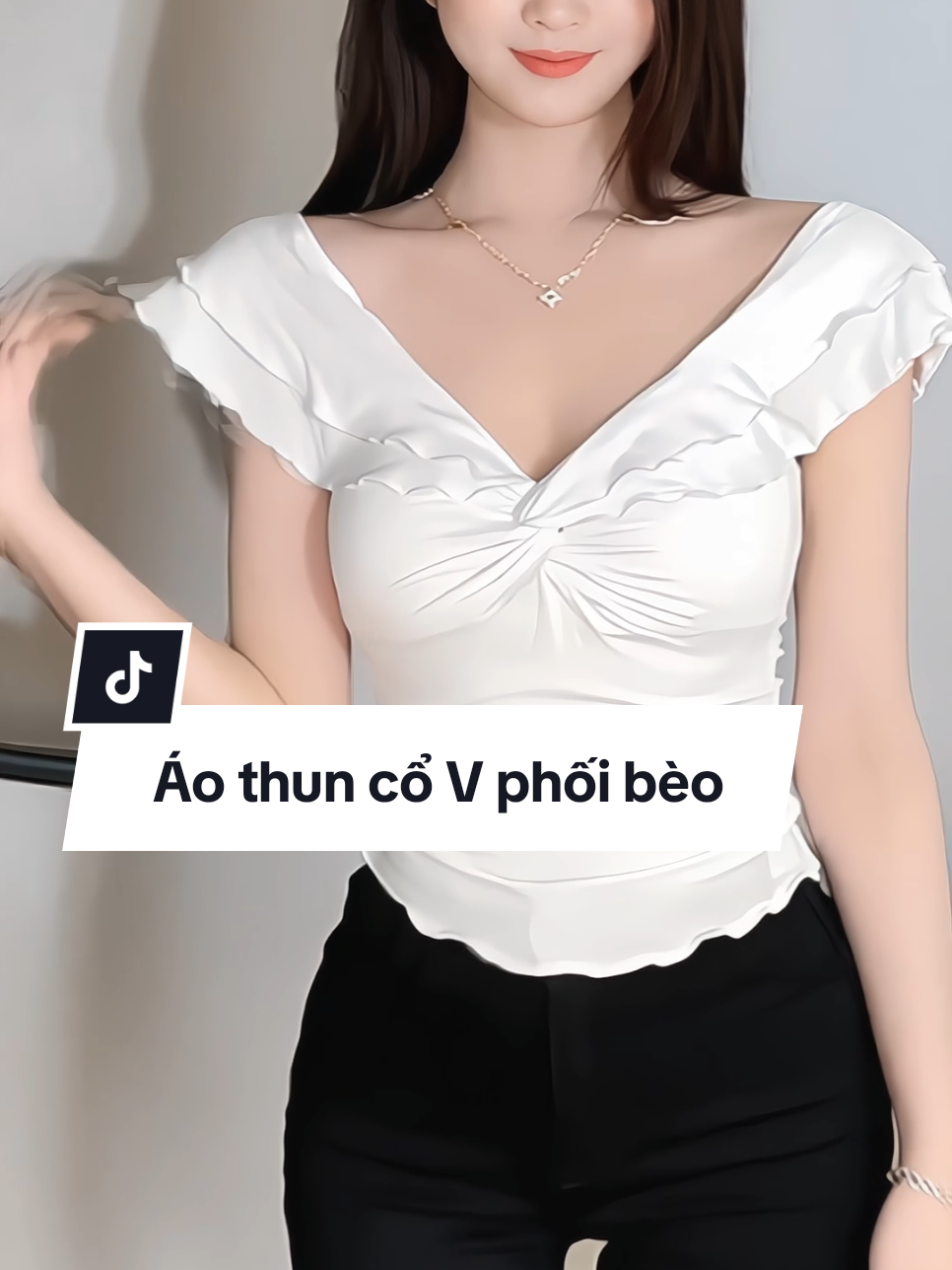 Áo nữ kiểu cổ v trễ vai bánh bèo dáng body, áo thun cotton đen trắng mặc đi chơi đi tiệc đều xinh nè #aothuncov #aothunnu #aothunxinh #aothunbeo #xuhuong 