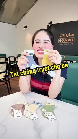 Đằng nào cũng phải mua tất cho con thì mình mua từ đầu mùa giá rẻ lắm luôn các bà ơi #thoitrang #tatchobe #tatchongtruotchobe #tatchongtruot #CapCut 
