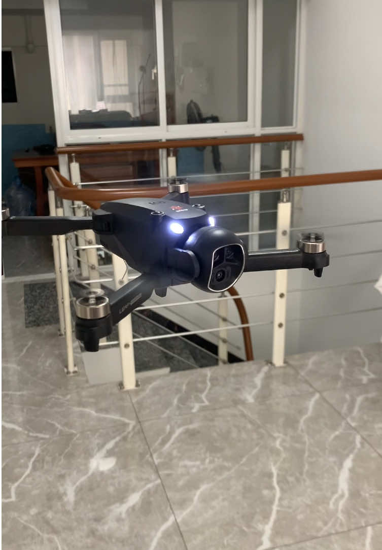 Drone H21 bukan sahaja mempunyai penerbangan yang stabil, tetapi juga dilengkapi dengan cermin mata VR.👍👍#drone #drones #foryou #droneshot #dronevideo 