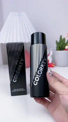 Xịt khoá makeup rất là quan trọng lun#myshopuht #embexiuuu #colorkey #colorkeyvn #xitkhoamakeup 