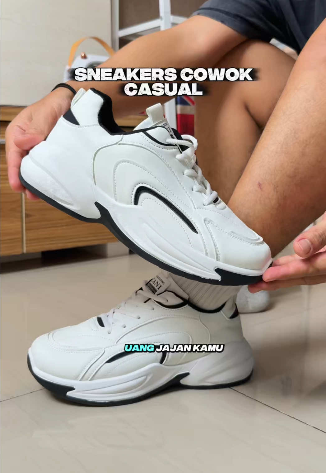 Sepatu cowok casual cakep warna putih #sneakers #sepatucowok #sepatucasual #promoguncang99 