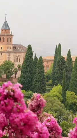 في مدخل الحمراء كان لقائنا ❤️. #الاندلس #قصر_الحمراء #غرناطة #البيازين #اسبانيا #alhambra #granada #سياحة #جنة_العريف 