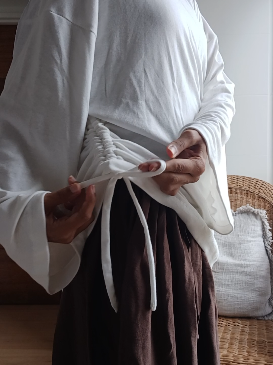 A classic white tee… but better #modestfashionbrand #ModestFashion #SpringOOTD #SiraatStudios #whitetee 