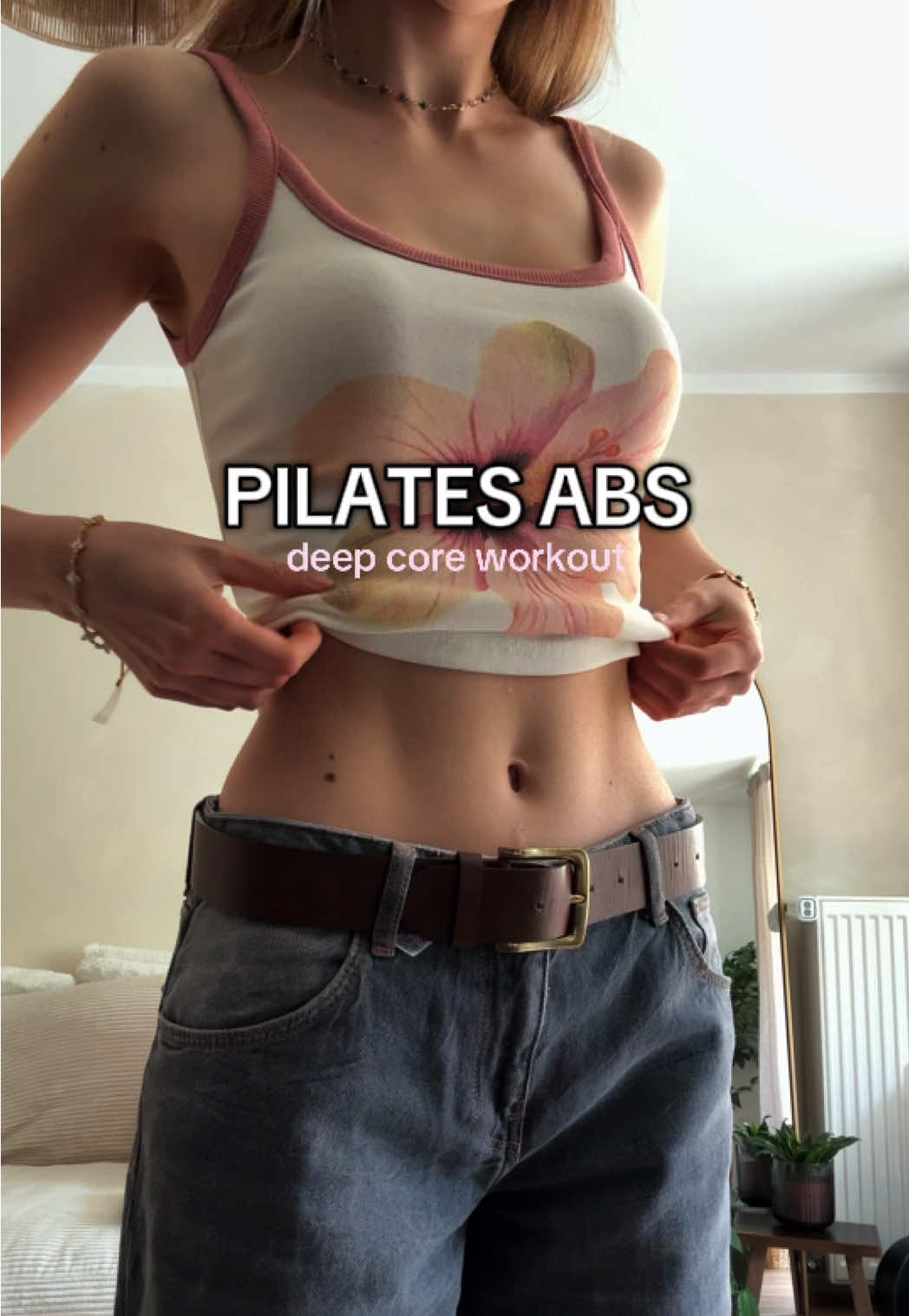 Always focus on slow, controlled movements. If you’re a beginner, I recommend following workouts with voiceovers to learn the breathing and correct form – it makes such a big difference for seeing better and faster results Full workout on YouTube @Lealii1 💓 #deepcoreworkout #pilatesabs #pilatesworkout #pilatesbody #flatstomach 