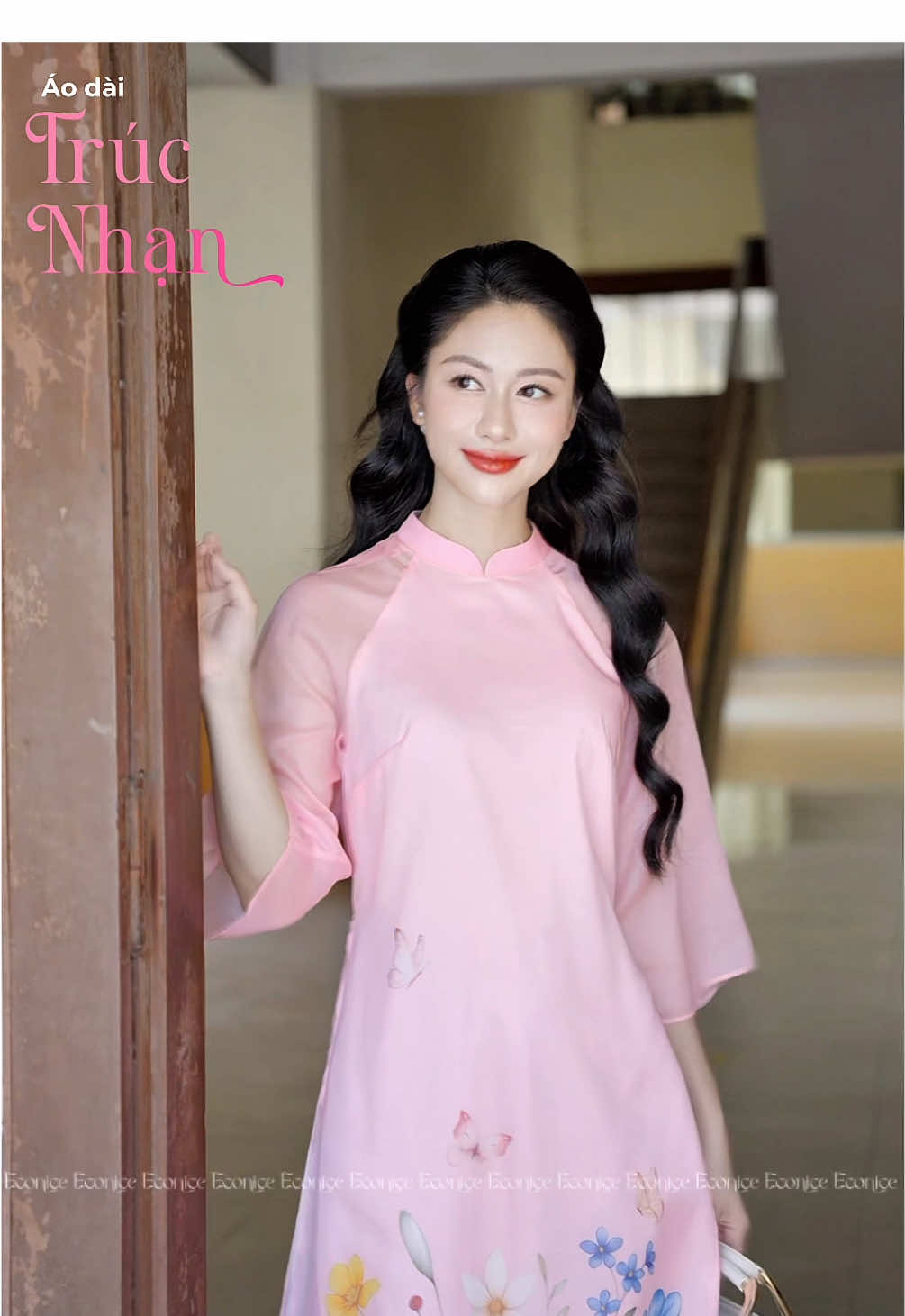 Áo dài Trúc Nhạn nền nã, nên thơ #aodaitruyenthong #aodaidep #giaovien #congchuc #econice 