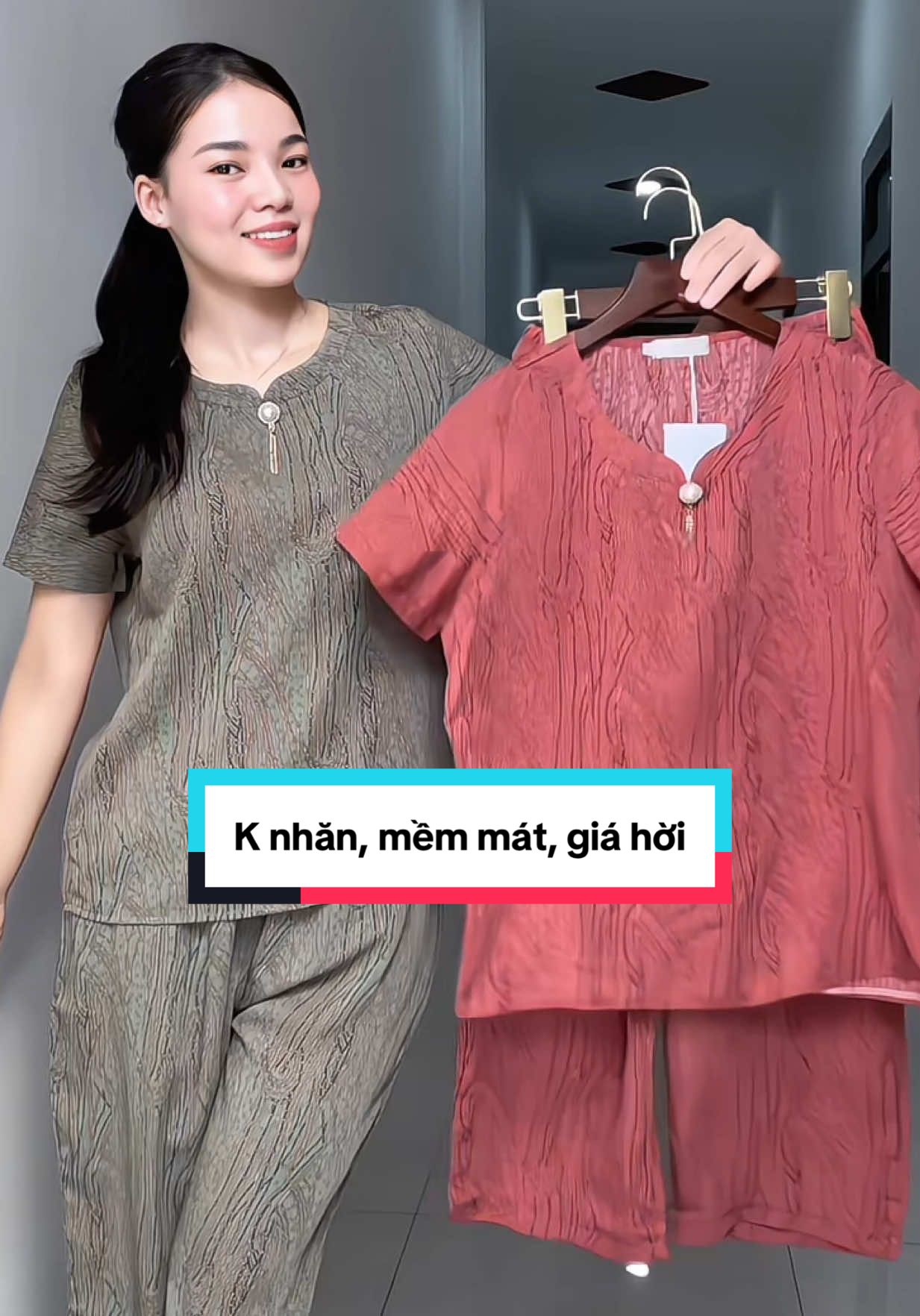 Chất lụa hàn mềm mát, không nhăn, giá hời dành cho các bà, các mẹ ngoài 40 mặc đẹp ạ#emnhungne #dobotrungnien #dotrungnien 