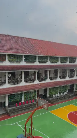 jadi? ada kenangan apa aja? 🫠 (aku, kamu dan hujan kala itu) #4u #foryou #foryoupage #smansa #smansapwk #pwk #highschool #shs 