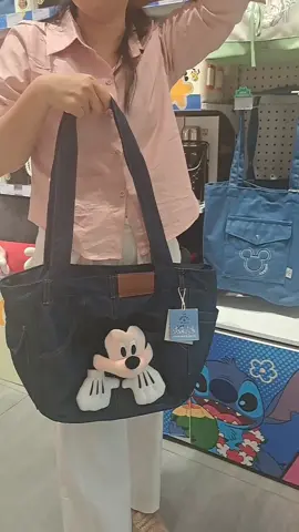 Harga tas denim Mickey disney Oh some nya  hari ini nyungsep banget gaess.. yang dari kemarin nunggu disc nya langsung Gassss !!! #guncang99 #disney #totebag #ohsome #taswanita 