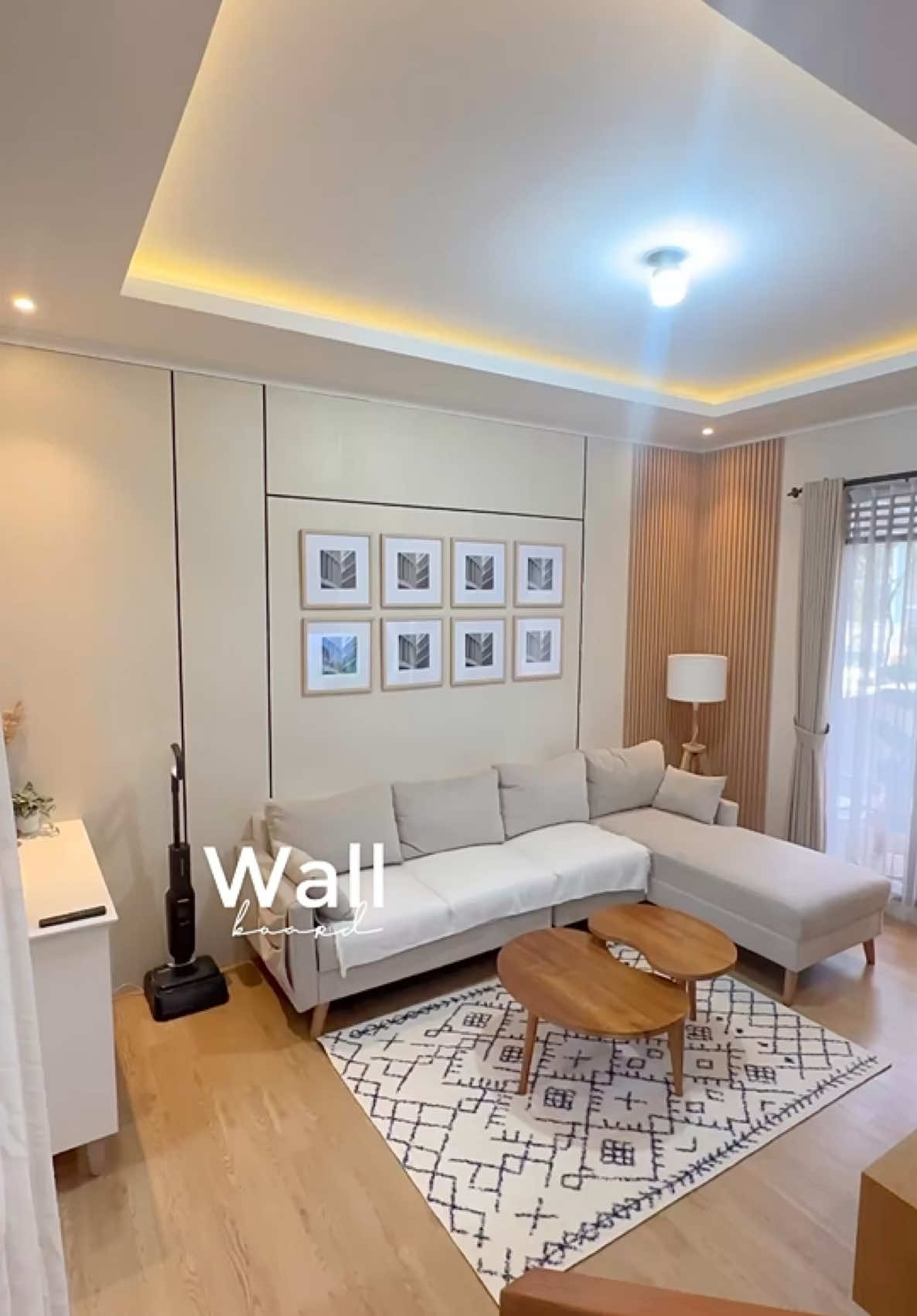🛒 Wallboard Link Bio No. 1169 . Kalo dinding rumah udah : ✅ Lembab ✅ Banyak Retak ✅ Tidak Rata ✅ Rusak . Selain dicat, biar ga monoton bisa lohh pake wallboard. Hasilnya lebih tcakeep jugaa 🥰😍 . Wallboard yang aku pakai dari @TrideeWallpaper ✨ . . #japandi #rumahjapandi #livingroom #livingroomdesign #livingroominspo      