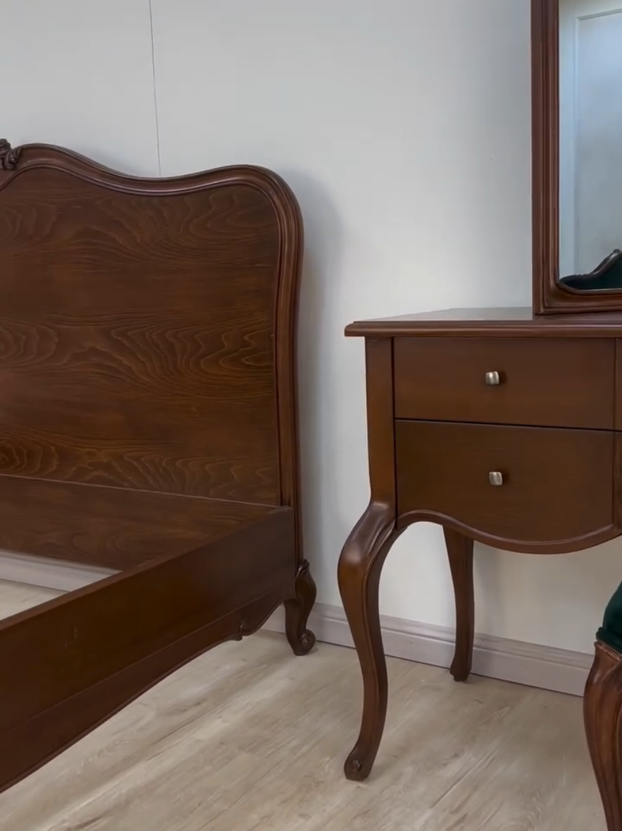 #غرف_نوم_مودرن #ديكورات_كلاسك #خشب #كونسول #كومدينات 